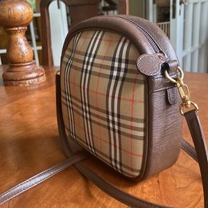 Compact, well made, crossbody bag